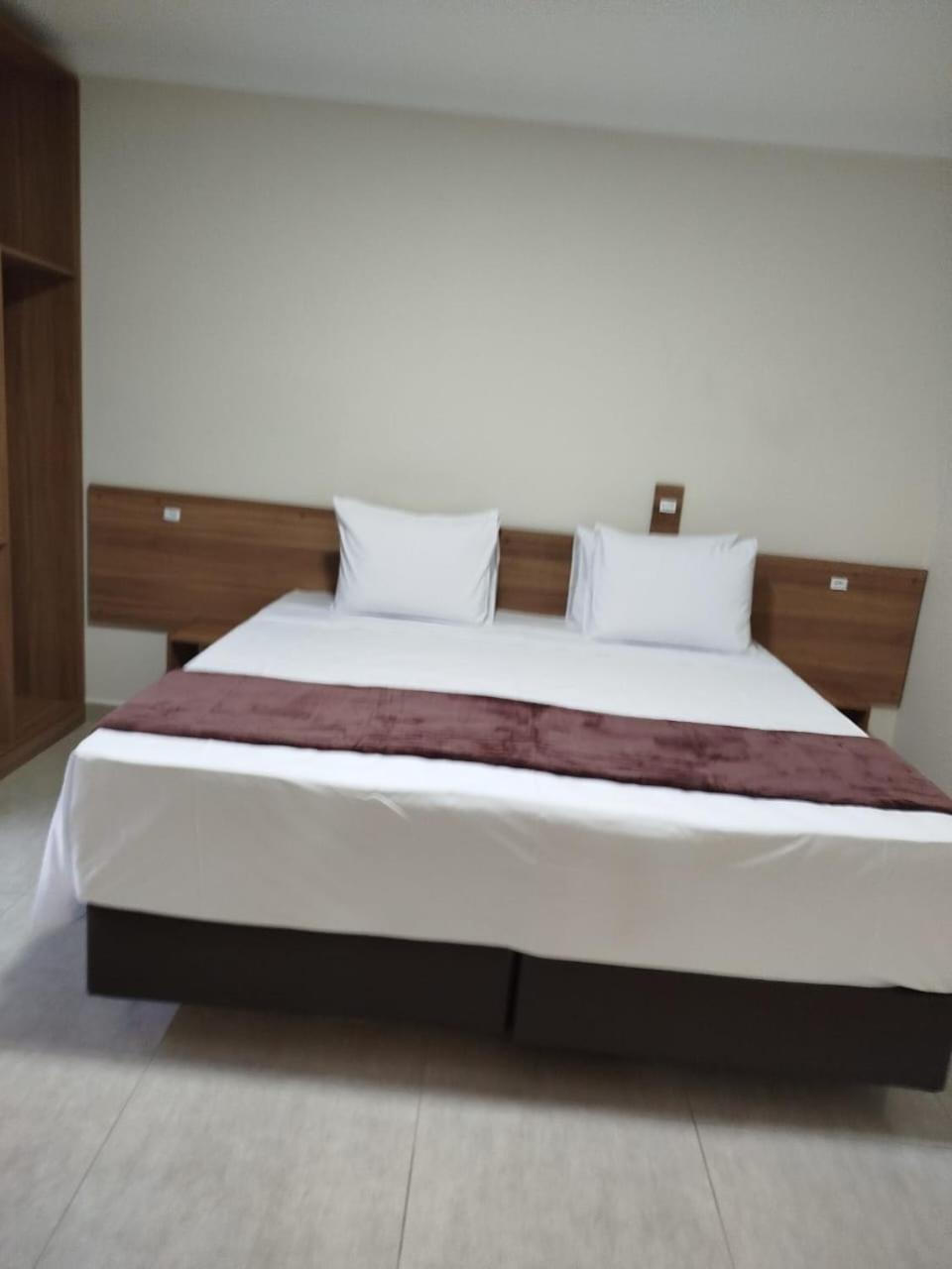 Hotel Internacional 瓜卢流斯 外观 照片